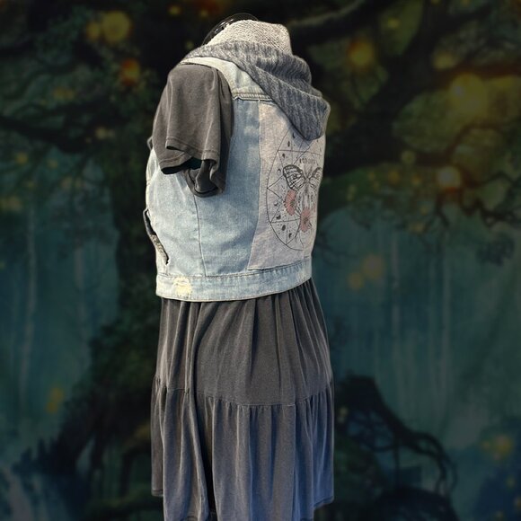 Upcycled "Moon Child" Denim Hoodie Vest – Sleeveless Cropped Jean Jacket sz L - Picture 4 of 4